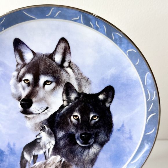 Bradford Exchange Midnight Royalty “Spirit of The Wilderness” Decorative Plate - Picture 4 of 7